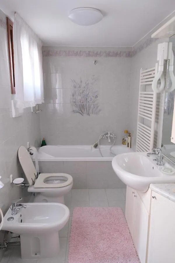 Casa Degli Artisti Apartment Burano Italy