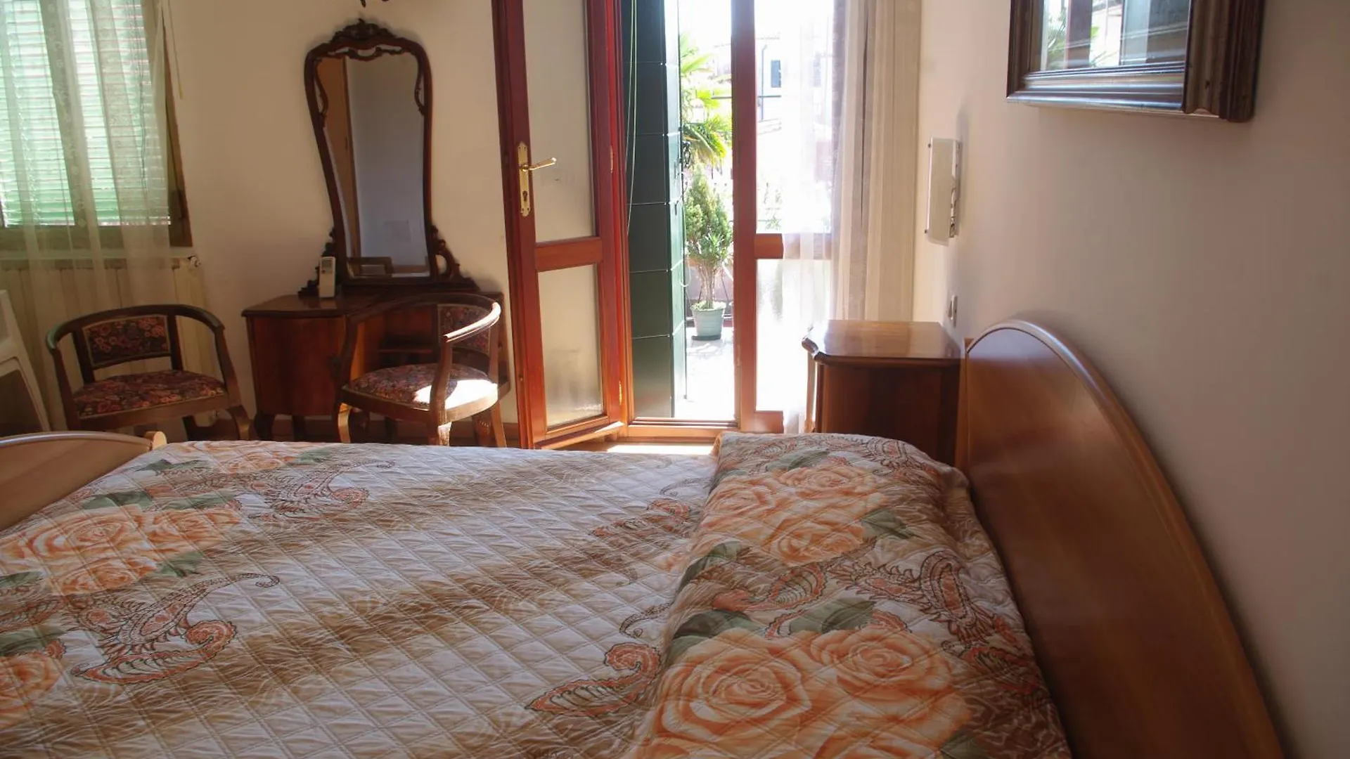 Casa Degli Artisti Apartment Burano Italy